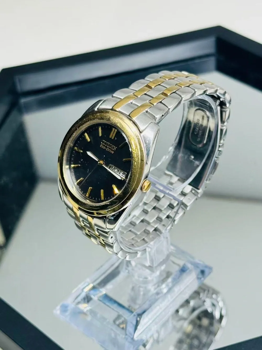 Vintage Citizen Eco-Drive Men’s Two Tone Quartz Watch Day Date 35mm Runs